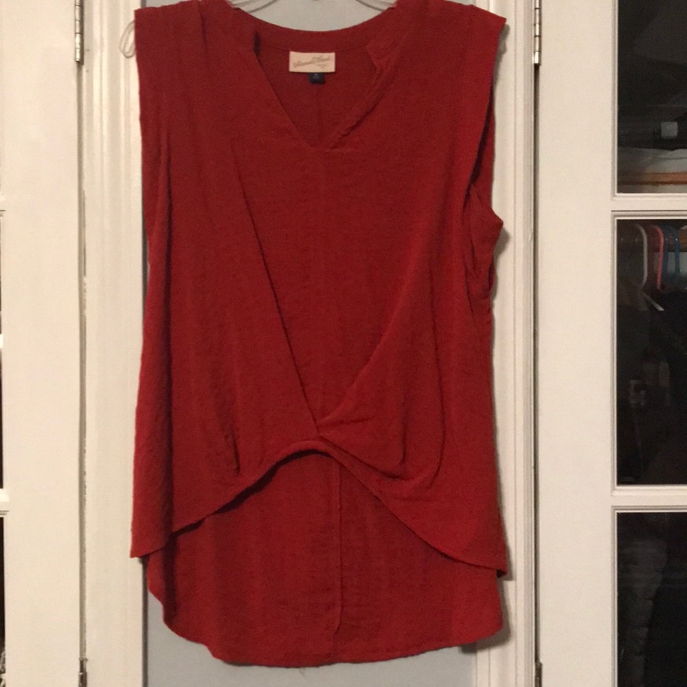 Lightweight sleeveless top